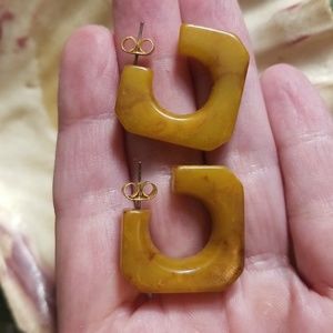 Vintage Marbled Mustard Yellow Colored Lucite Earrings TCJB1